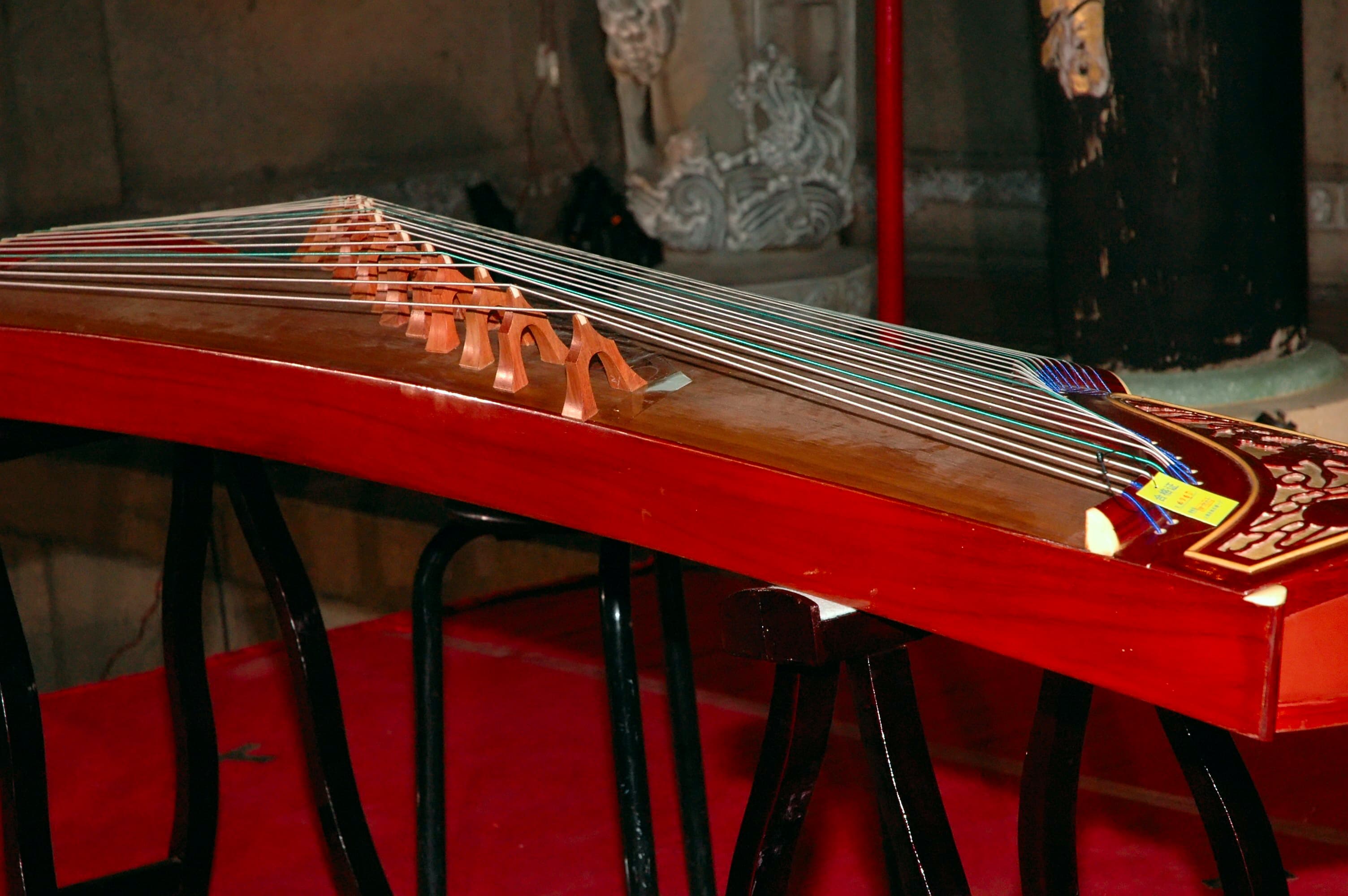 Guzheng Construction and Acoustics: From Structure to Listening